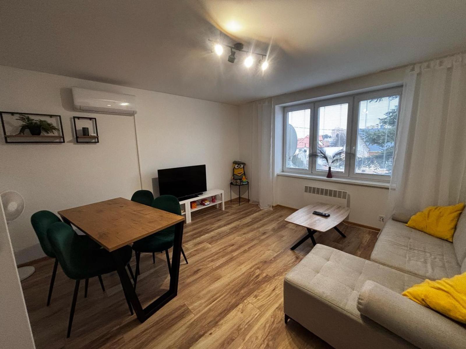 Lovely Apartment Vadas Sturovo Exterior photo